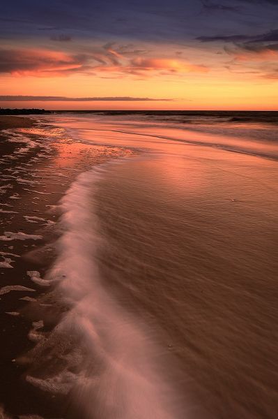 Jaynes Gallery 아티스트의 USA-New Jersey-Cape May National Seashore-Sunrise on ocean shore작품입니다.